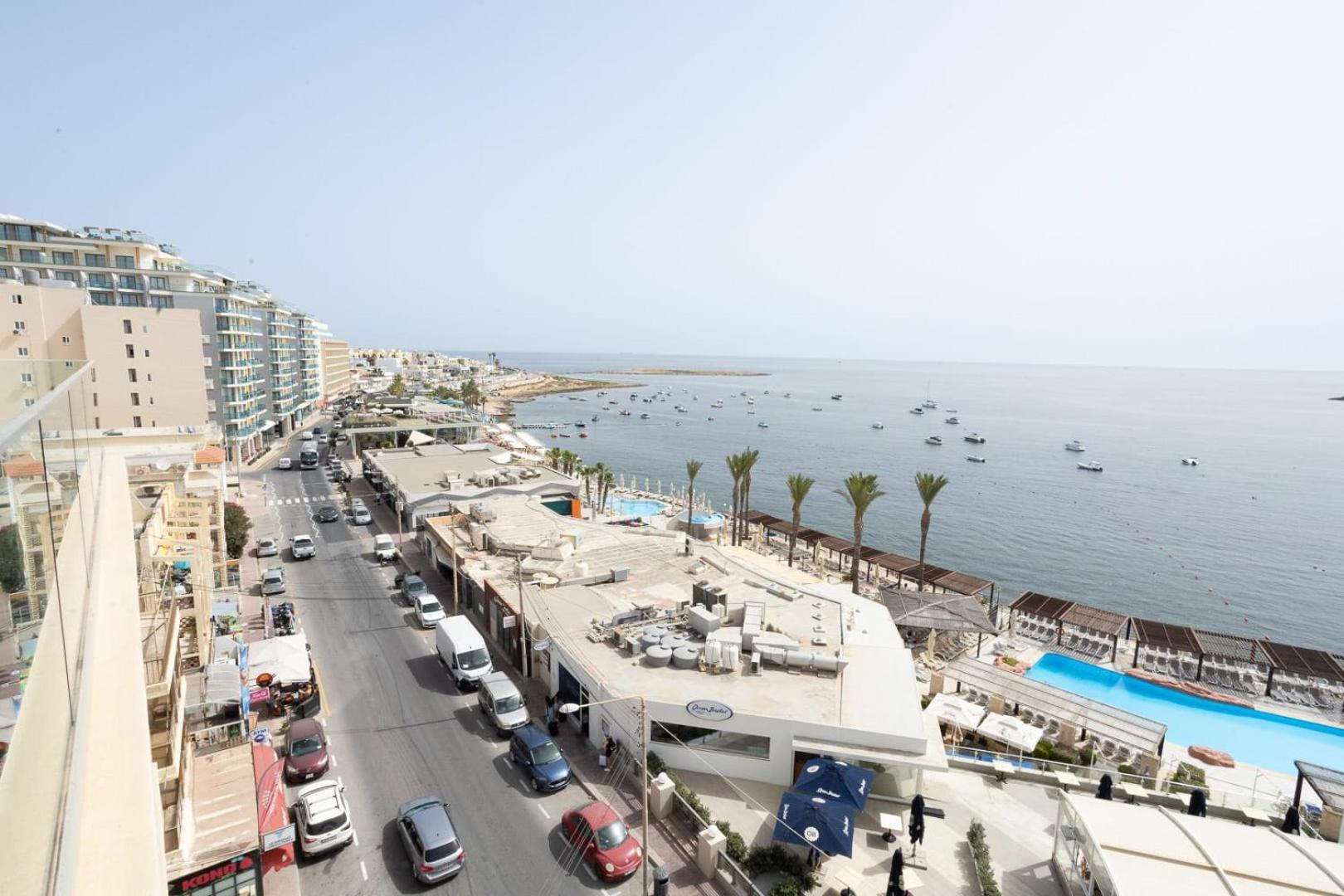 Apartment Mediterranean Living Right By The Sea *